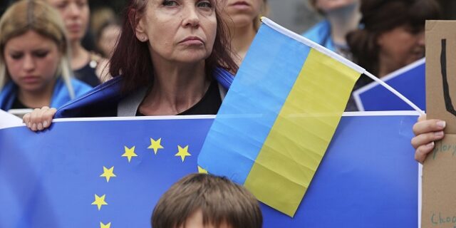 Σύνοδος Κορυφής ΕΕ: Υποψήφιες προς ένταξη Ουκρανία και Μολδαβία