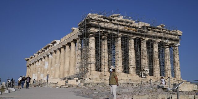 Οι Βρετανοί τουρίστες στην πρώτη θέση – Νέα άνοδος της ζήτησης για διακοπές στην Ελλάδα