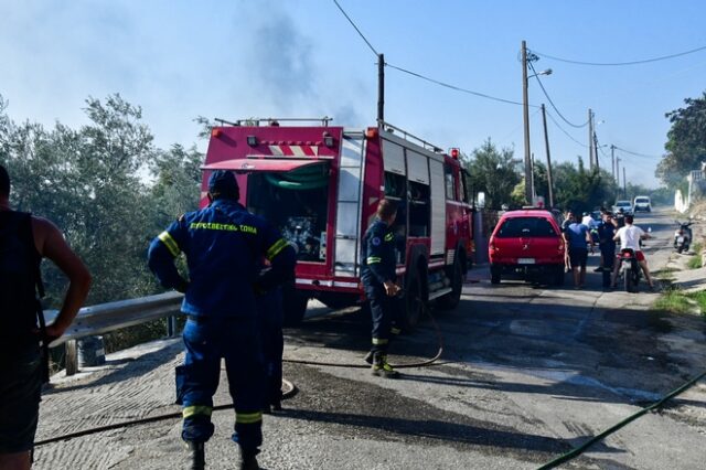 Πάτρα: Υπό μερικό έλεγχο η φωτιά που ξέσπασε ανάμεσα σε σπίτια