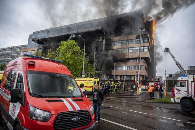 Ρωσία: 11 τραυματίες από μεγάλη φωτιά σε επιχειρηματικό κέντρο στη Μόσχα – Αναφορές για δεκάδες εγκλωβισμένους