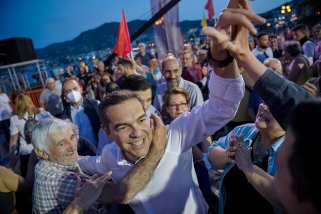 Τι πείθει τον ΣΥΡΙΖΑ ότι ο Μητσοτάκης ετοιμάζει “απόδραση”