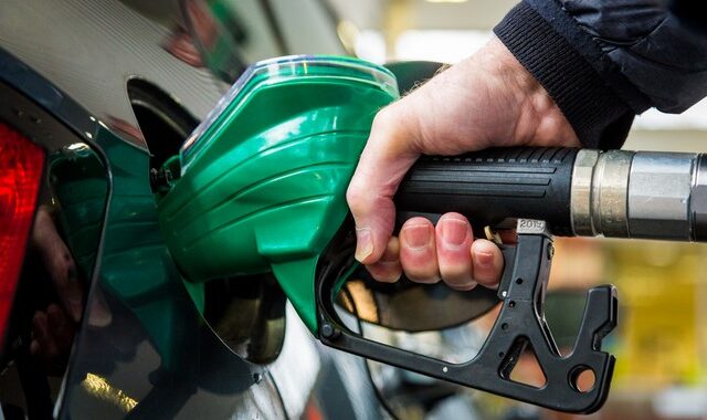 ΗΠΑ: Στα ύψη η τιμή της βενζίνης – Ξεπέρασε για πρώτη φορά τα 5 δολάρια το γαλόνι