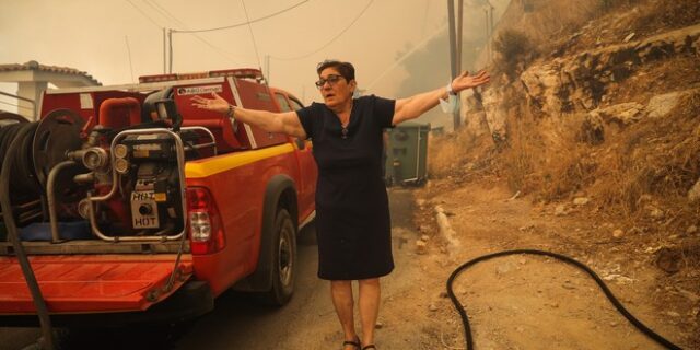 Φωτιά σε Γλυφάδα – Βούλα: Η ειδοποίηση του 112 για εκκένωση κατοικιών