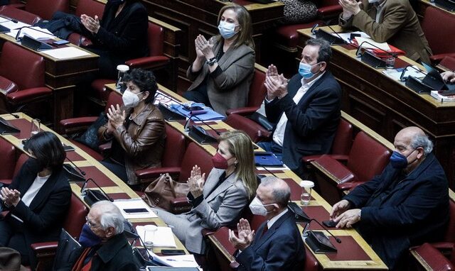 Βουλή: Τροπολογία ΣΥΡΙΖΑ για τη μεταρρύθμιση του νόμου περί πόθεν έσχες