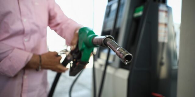 Fuel Pass 2: Τη Δευτέρα ανοίγει η πλατφόρμα – Ποιοι παίρνουν πρώτοι σειρά για αίτηση