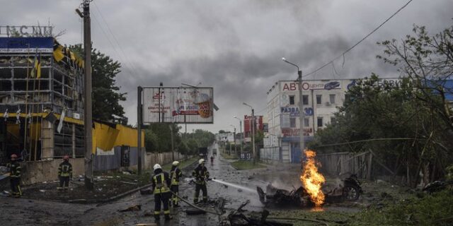 Ουκρανία: Στους 24 οι νεκροί από την κατάρρευση κτιρίου στο Ντονέτσκ – Συνεχίζονται οι βομβαρδισμοί