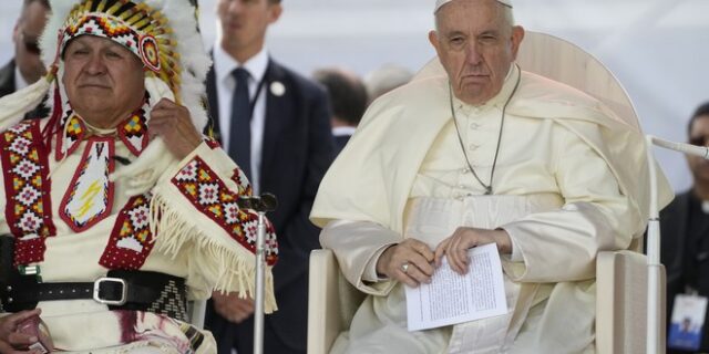Πάπας Φραγκίσκος: Ζήτησε συγχώρεση από αυτόχθονες του Καναδά για την κακοποίηση παιδιών σε καθολικά σχολεία