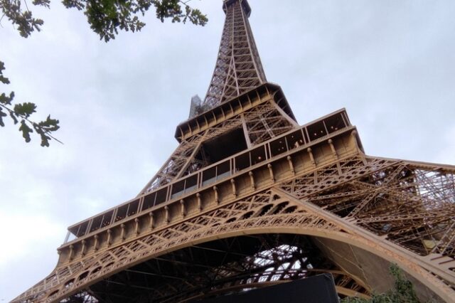 Παρίσι: Λήξη συναγερμό στον Πύργο του Άιφελ – Είχε εκκενωθεί μετά από ειδοποίηση για βόμβα