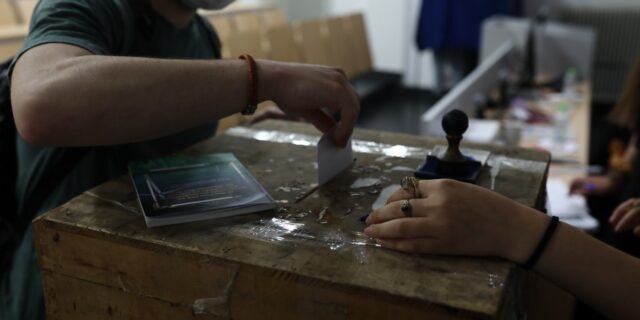 Οι τελευταίες “πινελιές” στα ψηφοδέλτια της ΝΔ – Ζητείται “Μαραντόνα” για το Επικρατείας