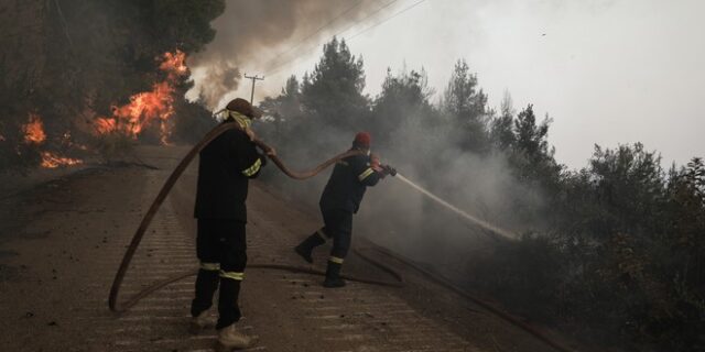 Φωτιά στον Άγιο Βασίλειο Ρεθύμνου – Εκκενώθηκε η περιοχή Ορνέ, τραυματίστηκε πυροσβέστης