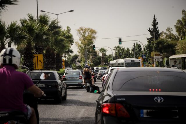 Κίνηση στους δρόμους: Μποτιλιάρισμα στην Παραλιακή μετά από σύγκρουση τριών οχημάτων – LIVE ΧΑΡΤΗΣ