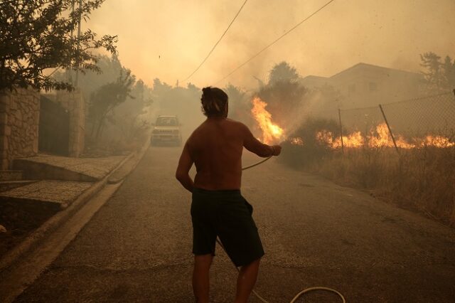 Φωτιά στην Πεντέλη: Οι οικισμοί που εκκενώθηκαν – Πού έχει διακοπεί η κυκλοφορία