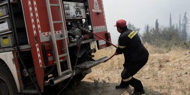 Φωτιά στο Μαρκόπουλο: Τέθηκε υπό μερικό έλεγχο