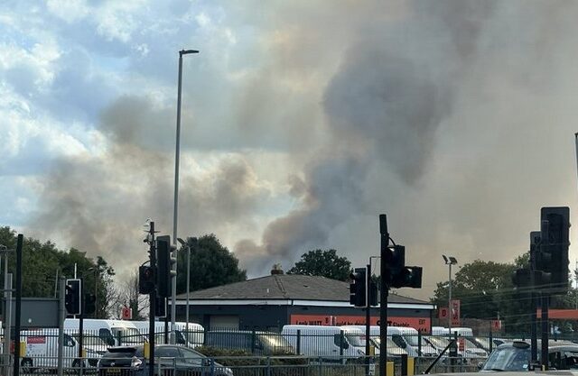 Βρετανία: Μεγάλη φωτιά κοντά στο αεροδρόμιο Heathrow