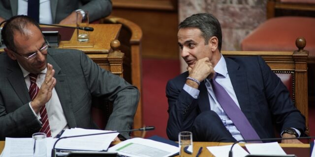 Υποκλοπές: “Καρφώθηκε ο Γεραπετρίτης” λέει το Politico ενώ έρχεται η επιτροπή του Ευρωκοινοβουλίου