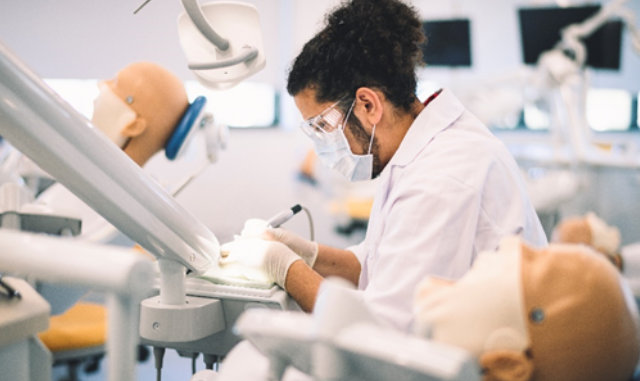 H πρώτη πανεπιστημιακή οδοντιατρική κλινική στο Ευρωπαϊκό Πανεπιστήμιο Κύπρου