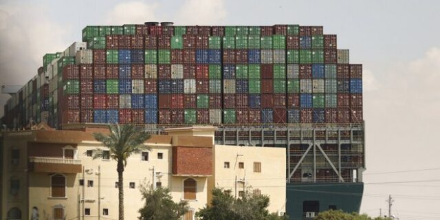 EE: Συμφόρηση στα λιμάνια, αύξηση των τελών σε Σουέζ και Βόσπορο – Έρχονται νέες ανατιμήσεις στα προϊόντα