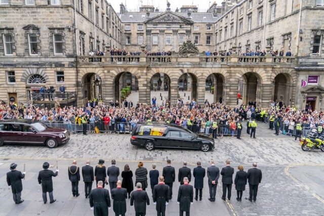 Βασίλισσα Ελισάβετ: Με λεωφορεία θα μετακινηθούν οι ξένοι ηγέτες προς τον τόπο της κηδείας