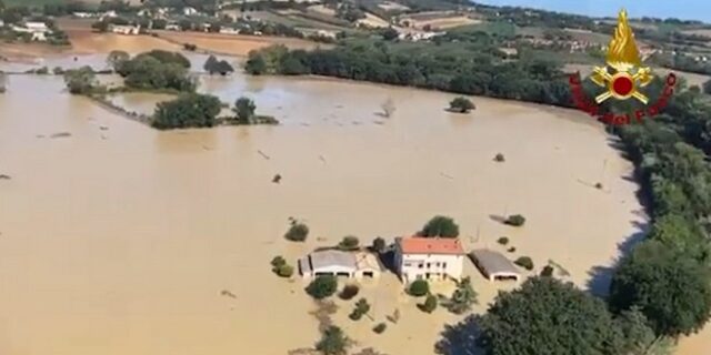 Ρεκόρ βροχοπτώσεων στην Ιταλία – 11 νεκροί από τις πλημμύρες