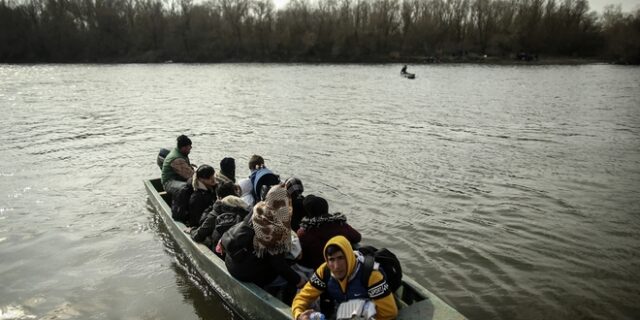 Θρίλερ στον Έβρο με 400 μετανάστες – Ο ρόλος της Τουρκίας