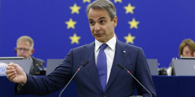 Μαξίμου προς Ανδρουλάκη: “Ο Μητσοτάκης δεν πάει Ευρωβουλή για τις υποκλοπές”
