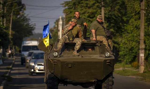 Ουκρανία: Ο στρατός ανακατέλαβε τρεις στρατηγικής σημασίας πόλεις – Αποχώρησε από τις περιοχές η Ρωσία