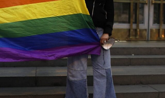 Οργή για τον Malte C.: Νεκρός 25χρονος τρανς μετά από ομοφοβική επίθεση στο Pride
