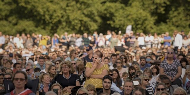 Βασίλισσα Ελισάβετ: Συνεχίζεται το λαϊκό προσκύνημα – Ουρές χιλιομέτρων για το “ύστατο χαίρε”