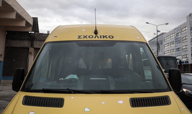 Καλύβια: Συνελήφθη οδηγός σχολικού λεωφορείου – Δεν είχε άδεια οδήγησης