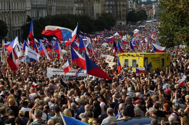 Τσεχία: Δεκάδες χιλιάδες διαδηλωτές κατά της κυβέρνησης, της ΕΕ και του ΝΑΤΟ