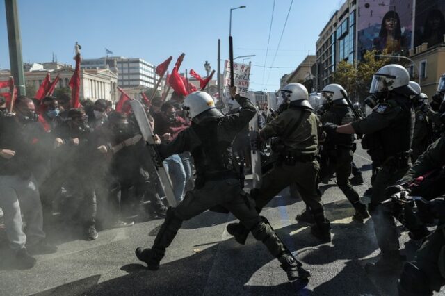 Επεισόδια στο Φοιτητικό Συλλαλητήριο στα Προπύλαια – Δακρυγόνα από την αστυνομία