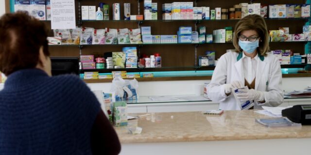 Θάνος Πλεύρης: Δεν θα μεταφερθούν στον πολίτη οι αυξήσεις στα φάρμακα