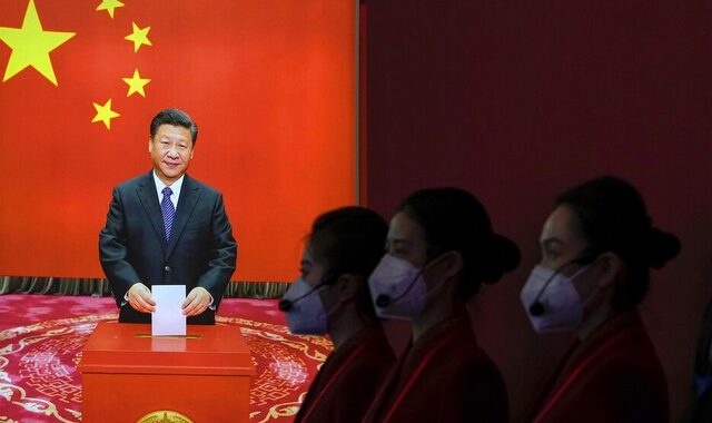 Αναστάτωση στο Πεκίνο: Αυστηρά αστυνομικά μέτρα την επομένη της εμφάνισης πανό κατά του Σι Τζινπίνγκ