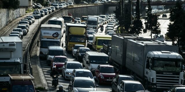 Κίνηση στους δρόμους: Ουρές χιλιομέτρων στον Κηφισό λόγω καραμπόλας τεσσάρων οχημάτων – LIVE ΧΑΡΤΗΣ