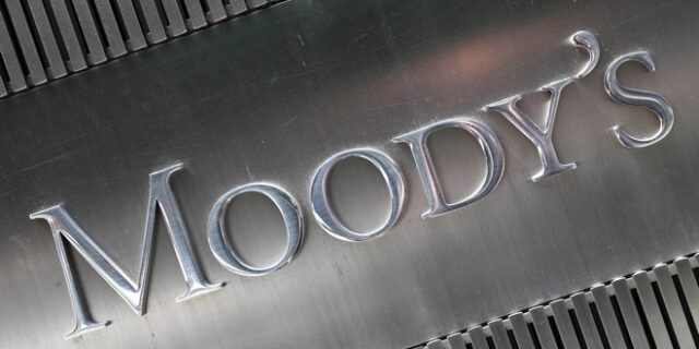Και ο Moody’s υποβαθμίζει την προοπτική του αξιόχρεου της Βρετανίας
