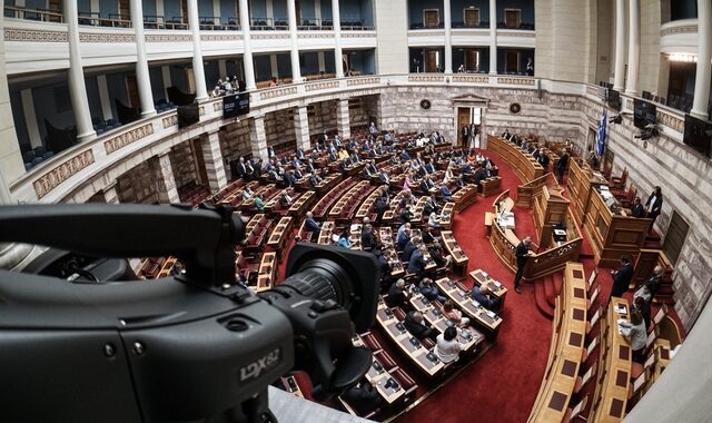 Ανοιχτή η συνεδρίαση της Βουλής για τις υποκλοπές, απόρρητα τα πορίσματα της εξεταστικής