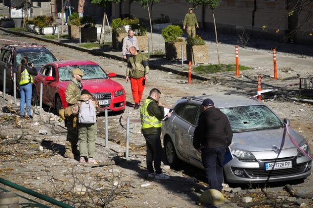 Ουκρανία: 11 νεκροί και δεκάδες τραυματίες από τους βομβαρδισμούς – “Πράξη απόγνωσης του Πούτιν” λέει το Κίεβο