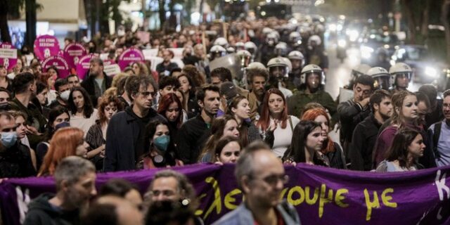 Προπύλαια: Πορεία προς το Α.Τ Ομόνοιας για τον βιασμό της 19χρονης