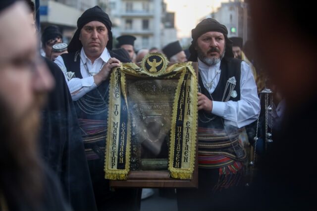 Παναγία Σουμελά: Ουρές πιστών για προσκύνημα στους Αμπελοκήπους – Η ιστορία της εικόνας