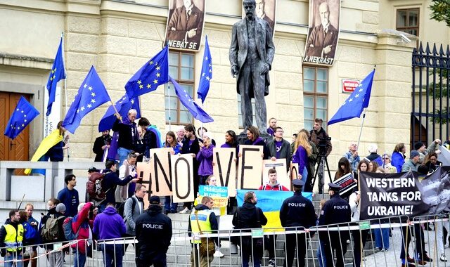 “Φυτίλι” ακρίβειας απειλεί την Ευρώπη – Το κύμα της οργής και η αδράνεια των ηγετών