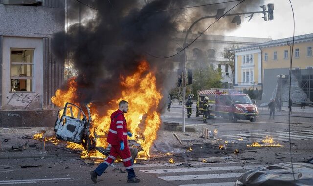 Πόλεμος στην Ουκρανία: Σειρήνες στο Κίεβο υπό τον φόβο νέων επιδρομών – Η Ρωσία απειλεί ξανά τη Δύση