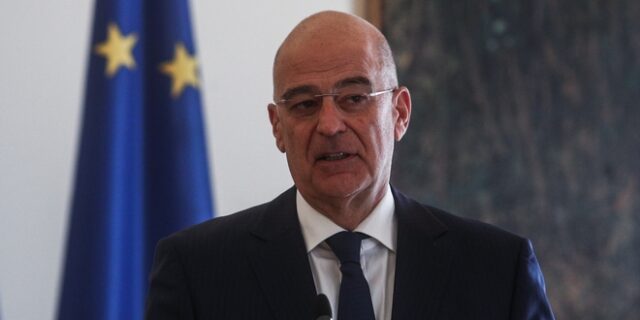 Κύκλοι Δένδια: “Επικίνδυνο να υπονοείται ότι ο πρωθυπουργός παρακολουθούσε τον υπουργό Εξωτερικών”