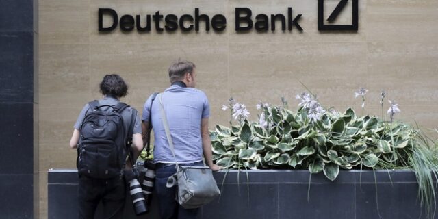 Υπόθεση Επστάιν: Αγωγές κατά Deutsche Bank και JP Morgan από θύματά του – “Η εμπορία δεν θα ήταν δυνατή χωρίς οικονομική υποστήριξη”