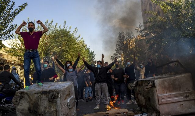 Ιράν: Πάνω από 300 οι νεκροί στις διαδηλώσεις