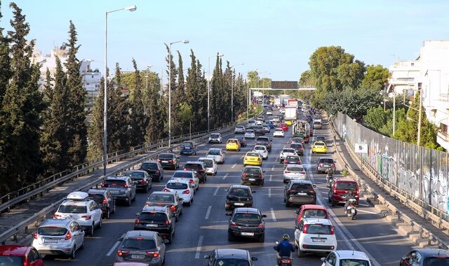 Κίνηση στους δρόμους: “Έμφραγμα” στον Κηφισό λόγω ακινητοποιημένου οχήματος – LIVE Χάρτης