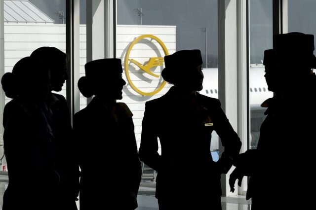 Αυξήσεις μισθών ανακοίνωσε η Lufthansa για το πλήρωμα καμπίνας