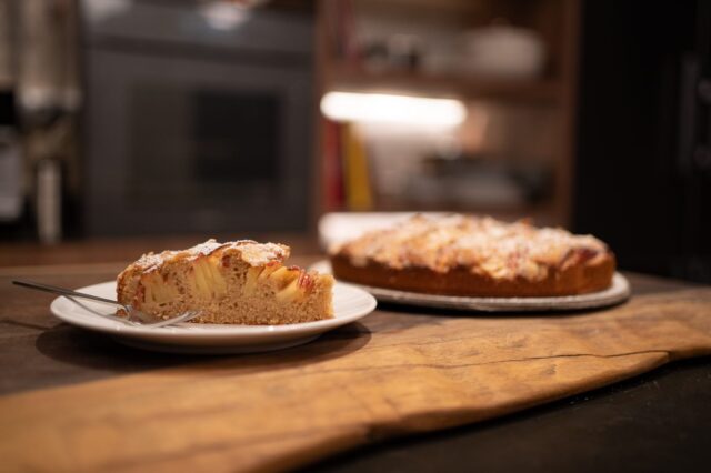 Έχετε μόνο 10′; Φτιάξτε αυτή τη μηλόπιτα κέικ