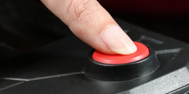 Panic Button: Πώς λειτουργεί το “κουμπί” που θα σώσει γυναικείες ζωές