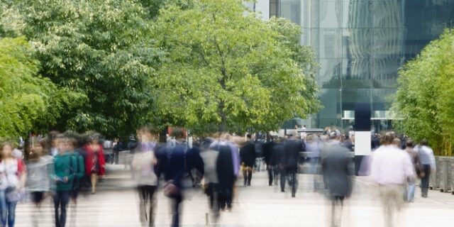 Πληθωρισμός – Ενέργεια: Ανισότητες, πίεση στη μισθωτή εργασία και λουκέτα σε ΜμΕ στο “μενού” της κρίσης