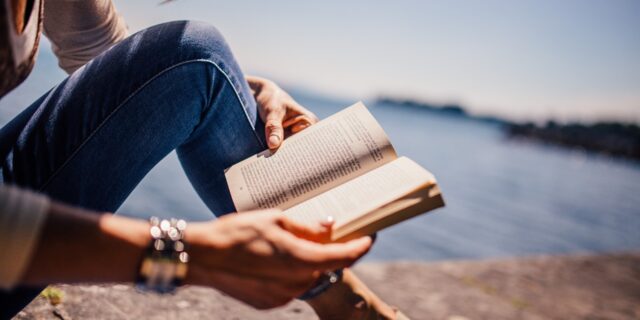 10 βιβλία αυτοβελτίωσης που πρέπει να έχεις στο κομοδίνο